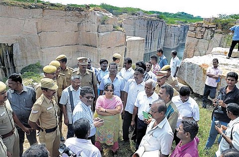 விதி மீறிய 23 குவாரிகளுக்கு ரூ.5 ஆயிரம் கோடி அபராதம்: அதிகாரிகளுக்கு சகாயம் யோசனை﻿