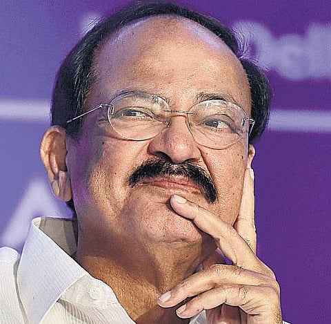 மாநில அரசுகளுடன் ஆலோசித்த பிறகு திறன்மிகு நகரங்கள் பற்றி இறுதி முடிவு: அமைச்சர் வெங்கய்ய நாயுடு திட்டவட்டம்﻿