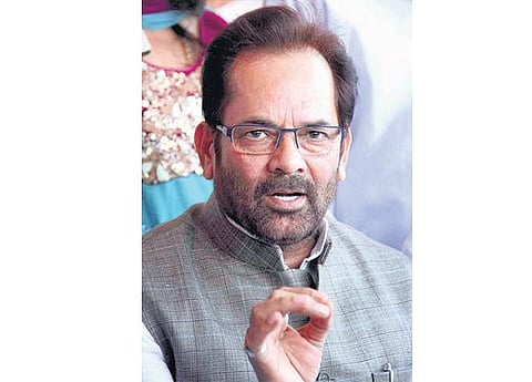 தேர்தல் நடத்தை விதிமீறல் வழக்கு: மத்திய அமைச்சர் நக்விக்கு ஜாமீன்﻿ - தண்டனைக்கு தடை விதிப்பு