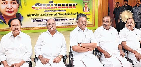 தேர்தல் பிரச்சாரத்தில் அலட்சியம் வேண்டாம்﻿: கட்சி நிர்வாகிகளுக்கு முதல்வர் ஓ.பன்னீர்செல்வம் அறிவுரை