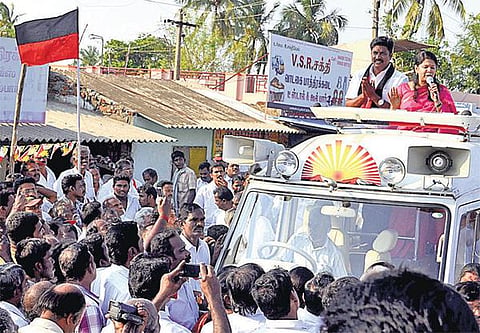 பெட்ரோல், டீசல் விலை குறைந்தும் பேருந்து கட்டணத்தை குறைக்காதது ஏன்?﻿ - தமிழக அரசுக்கு கனிமொழி கேள்வி﻿