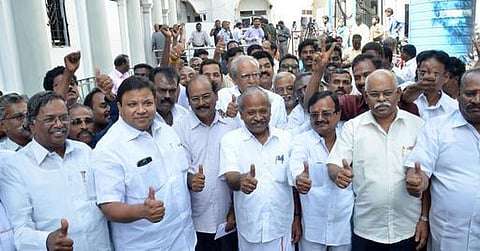 ஊதிய உயர்வு பேச்சுவார்த்தை தொடங்காததால் போக்குவரத்து தொழிற்சங்கங்கள் வெளிநடப்பு﻿: அரசு அமைத்த குழுவின் முதல் கூட்டம்﻿