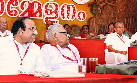 கம்யூனிஸ்ட் கட்சி மாநில மாநாட்டில் இருந்து பாதியில் வெளியேறிய அச்சுதானந்தன்