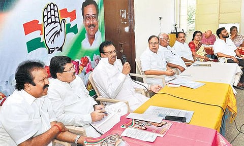 இளைஞர்கள், புதியவர்களுக்கு காங்கிரஸில் வாய்ப்பு தரவேண்டும்﻿: முகுல் வாஸ்னிக்கிடம் நிர்வாகிகள் வலியுறுத்தல்