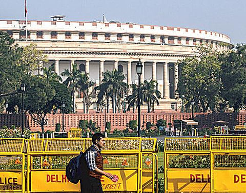 செல்போன் நிறுவனங்கள் அரசுக்கு ரூ. 19,351 கோடி நிலுவை﻿