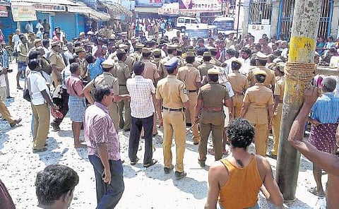 நெல்லையில் ஆட்டோ ஓட்டுநர் கொலை﻿: ஆட்டோ எரிப்பு, பேருந்துகள் மீது கல்வீச்சு﻿