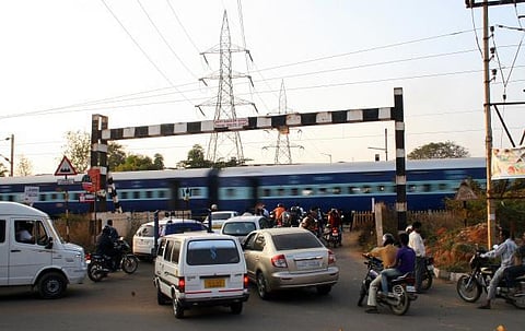 3,438 ரயில்வே கிராசிங்குகளை அகற்ற ரூ.6,581 கோடி ஒதுக்கீடு