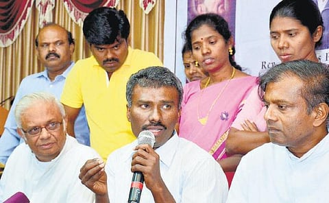 மீண்டும் ஆப்கானிஸ்தான் வந்தால் சுட்டுவிடுவோம் என தீவிரவாதிகள் மிரட்டினர்﻿: மீட்க﻿ப்பட்ட தமிழக பாதிரியார் பேட்டி﻿