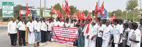 சூளகிரி அருகே தொழிற்பேட்டை அமைக்க﻿ நிலம் கையகப்படுத்த விவசாயிகள் கடும் எதிர்ப்பு﻿