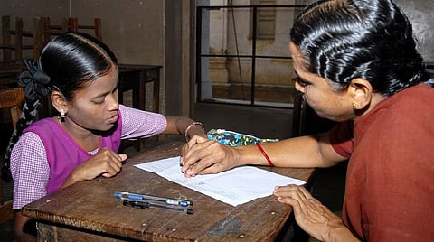 பிளஸ் டூ பொதுத்தேர்வு தொடங்கியது﻿: தமிழ் முதல் தாள் எளிதாக இருந்ததாக மாணவர்கள் மகிழ்ச்சி﻿