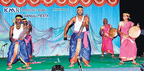 பறையில் கர்னாடக இசை தரும் இளைஞர்