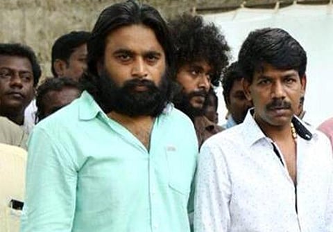 படப்பிடிப்பில் விபத்து: சசிகுமாருக்கு கையில் எலும்பு முறிவு