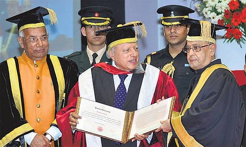 பல்கலைக்கழகங்கள் 5 கிராமங்களை தத்தெடுக்க முன்வர வேண்டும்: குடியரசு தலைவர் பிரணாப் முகர்ஜி வலியுறுத்தல்