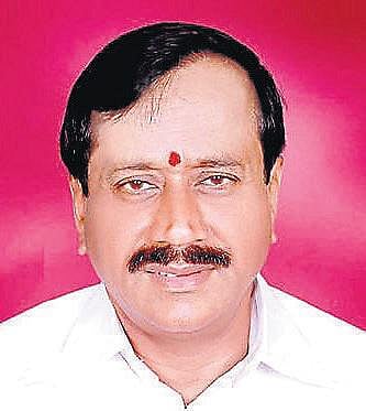 திமுக நிர்வாகியிடமிருந்து நிலத்தை மீட்டுத் தரவேண்டும்﻿: அமைச்சரிடம் ஹெச்.ராஜா நேரில் கோரிக்கை﻿