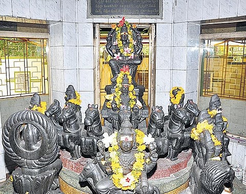 நவக்கிரகங்களை வலமிருந்து இடமாகச் சுற்றலாமா?﻿
