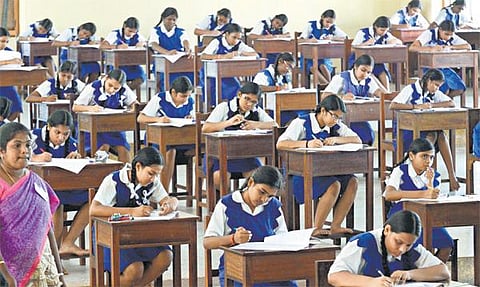 எஸ்எஸ்எல்சி தேர்வு தொடங்கியது﻿: 11 லட்சம் மாணவர்கள் எழுதினர்