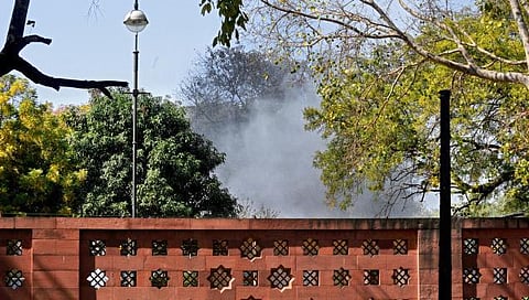 நாடாளுமன்ற வளாகத்தில் பெரும் தீ விபத்து﻿