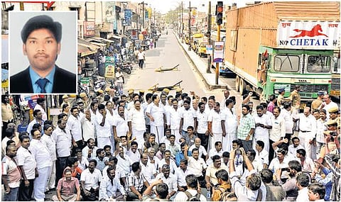 வேலூர் ஆட்சியர் கார் மோதி இளைஞர் பலி﻿: துரைமுருகன் தலைமையில் திமுகவினர் சாலை மறியல்﻿