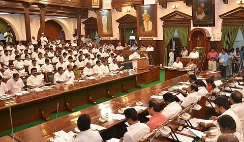 தமிழக பட்ஜெட்: செல்போன், எல்இடி பல்புகளுக்கு வரிச்சலுகை
