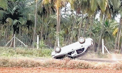 காரோடு விளையாடி... காரோடு உறவாடி...﻿