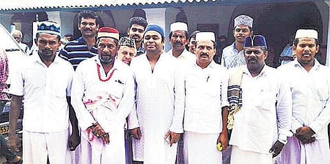 முத்துப்பேட்டை தர்காவில் ஏ.ஆர்.ரஹ்மான் வழிபாடு﻿