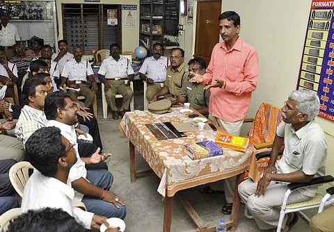 31 மாதங்களில் ரூ.4 ஆயிரம் கோடி வரி வசூல்﻿ - போக்குவரத்து வாகனங்களுக்கான வரி ஆன்லைனில் செலுத்துவது கட்டாயமாகிறது