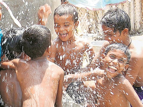 காக்காய் குளியல் வேண்டாம்; எண்ணெய்க் குளியலை வரவேற்போம்﻿