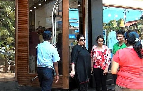 உடைமாற்றும் அறையில் ரகசிய கேமரா: பேப் இந்தியா ஜவுளிக் கடை அதிகாரிகளுக்கு சம்மன் அனுப்புகிறது போலீஸ்