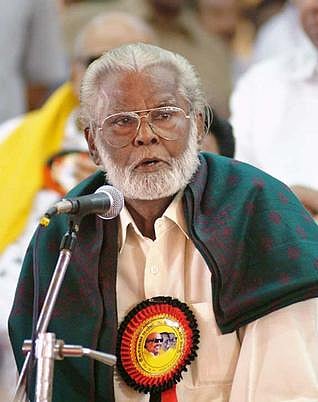 ஓங்கி ஒலித்த அரசியல் முரசு﻿