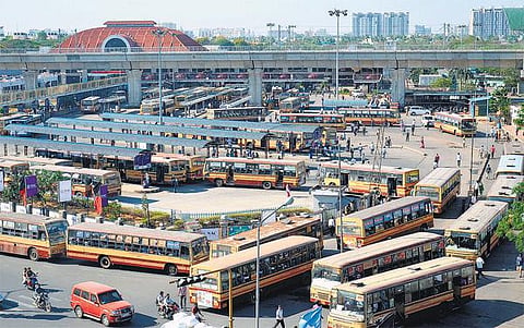 பஸ் ஊழியர்கள் வேலைநிறுத்தத்தால் பாதிப்பில்லை﻿: தமிழகம் முழுவதும் 90% அரசு பஸ்கள் இயங்கின﻿