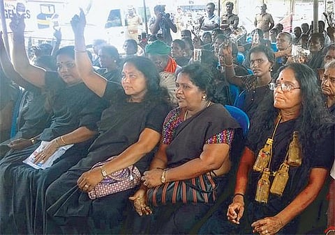 தமிழகத்தில் மதுவிலக்கை அமல்படுத்தக் கோரி﻿ ஆவடியில் கருப்பு நிற புடவையில் பெண்கள் உண்ணாவிரதம்