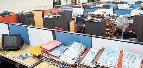 நிதி நெருக்கடியை சீரமைக்கக் கோரி﻿ பிஎஸ்என்எல் ஊழியர்கள் வேலைநிறுத்தம்﻿: அலுவலகங்கள் வெறிச்சோடின; பணிகள் பாதிப்பு﻿