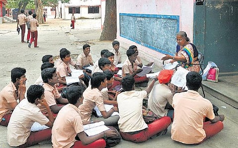 நம் கல்வி... நம் உரிமை!- ஆசிரியர்கள் அன்றும்... இன்றும்... என்றும்!﻿