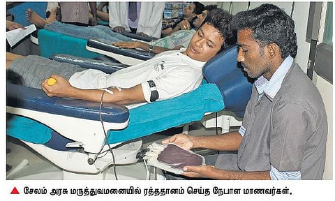 சேலத்தில் பிரார்த்தனையுடன் ரத்ததானம் செய்த நேபாள மாணவர்கள்﻿