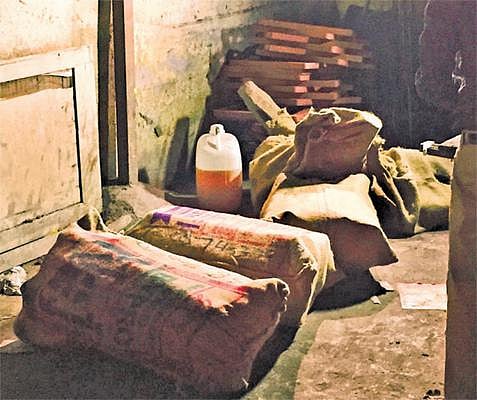 3 டன் செம்மரக் கட்டைகள் பறிமுதல்: 7 பேர் கைது﻿