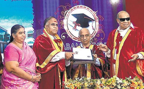 ‘சக்தி மசாலா’ நிர்வாக இயக்குநர் பி.சி.துரைசாமிக்கு கவுரவ டாக்டர் பட்டம்: சத்யபாமா பல்கலைக்கழகம் வழங்கியது﻿﻿