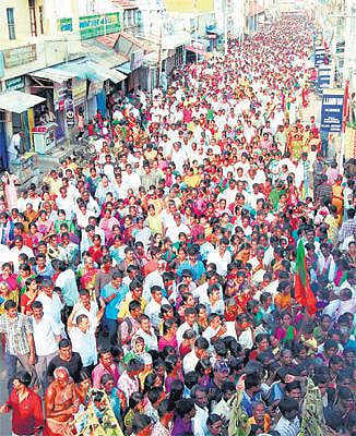 சித்ரா பவுர்ணமி விழா﻿﻿: லட்சக்கணக்கான பக்தர்கள் திருவண்ணாமலையில் கிரிவலம்