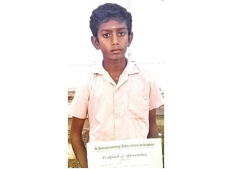 சுற்றுச்சூழல் பாதுகாப்பு குறித்து﻿ 55 ஸ்லோகங்களை உருவாக்கிய அரசு பள்ளி மாணவருக்கு விருது