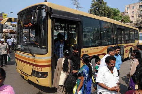 வேலைக்கு செல்லும் பயணிகளின் வசதிக்காக﻿ காஞ்சிபுரம் - வாலாஜாபாத் - தாம்பரம் வழித்தடத்தில் குளிர்சாதன பேருந்துகளை இயக்க கோரிக்கை﻿