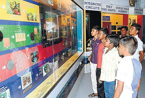 அதிசயிக்க வைக்கும் அறிவியல் மையம்