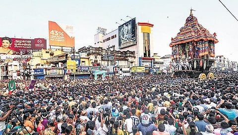 மாமதுரையை போற்றும் இளைஞன்!
