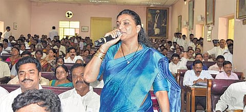 அரசு நலத் திட்டங்கள் மக்களை சென்றடைவதில்லை﻿: எம்எல்ஏ ரோஜா குற்றச்சாட்டு