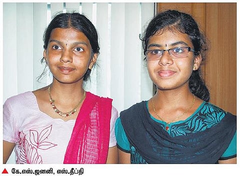 விவசாய குடும்பத்தைச் சேர்ந்த﻿﻿ ஈரோடு மாணவிகள் மாநில முதலிடம்﻿