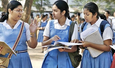 சிபிஎஸ்இ 10-ம் வகுப்பு தேர்வு முடிவு நாளை  வெளியாகிறது