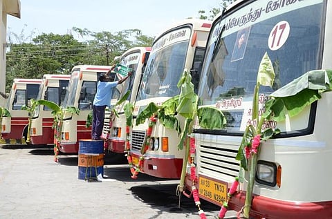 பணிமனைகளில் காத்திருக்கும் 500 புதிய பேருந்துகள்﻿: மக்கள் பயன்பாட்டுக்கு வருவது எப்போது?﻿