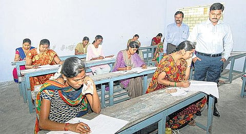 அரசு பள்ளி ஆய்வக உதவியாளர் பணி﻿: காஞ்சிபுரம், திருவள்ளூர் மாவட்டங்களில் 11,600 பேர் தேர்வெழுத வரவில்லை﻿