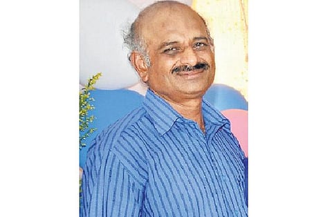 கொட்டாங்கச்சியை கலை பொக்கிஷமாக மாற்றும் கைவினைக் கலைஞர்: ஸ்பூன் முதல் கைத்தடி வரை செய்து அசத்தல்﻿