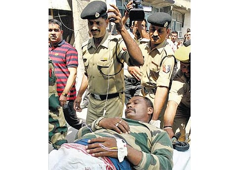 காஷ்மீரில் 16 மணிநேர சண்டைக்குப் பிறகு 3 தீவிரவாதிகள் சுட்டுக் கொலை﻿