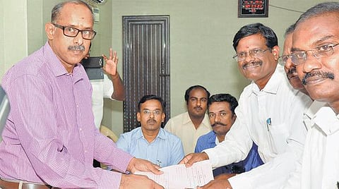 ஆர்.கே.நகரில் நேற்று﻿ சசிபெருமாள் உட்பட 7 பேர் வேட்புமனு தாக்கல்: இதுவரை மொத்தம் 23 மனுக்கள்﻿