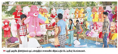 குழந்தைகளை கவரும் மும்பை டெட்டிபியர் பொம்மைகள்﻿: தமிழக சுற்றுலாத் தலங்களில் அமோக விற்பனை﻿